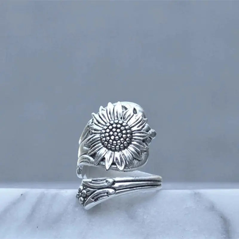 Silver Retro Daisy Ring for Women in Thailand